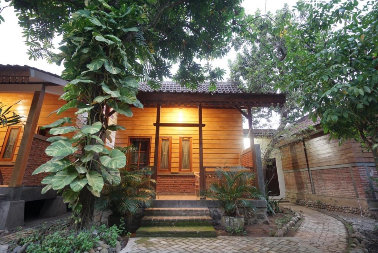 Bata Merah Homestay Бануванги Екстериор снимка
